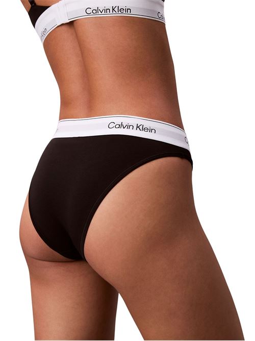 Slip tanga nero sgambato Calvin Klein | LV00QF8524UB1